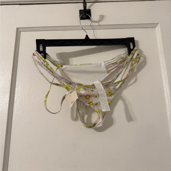 Fabletics High-Waisted Strappy Bikini Bottom NWT LARGE - Picture 6 of 7